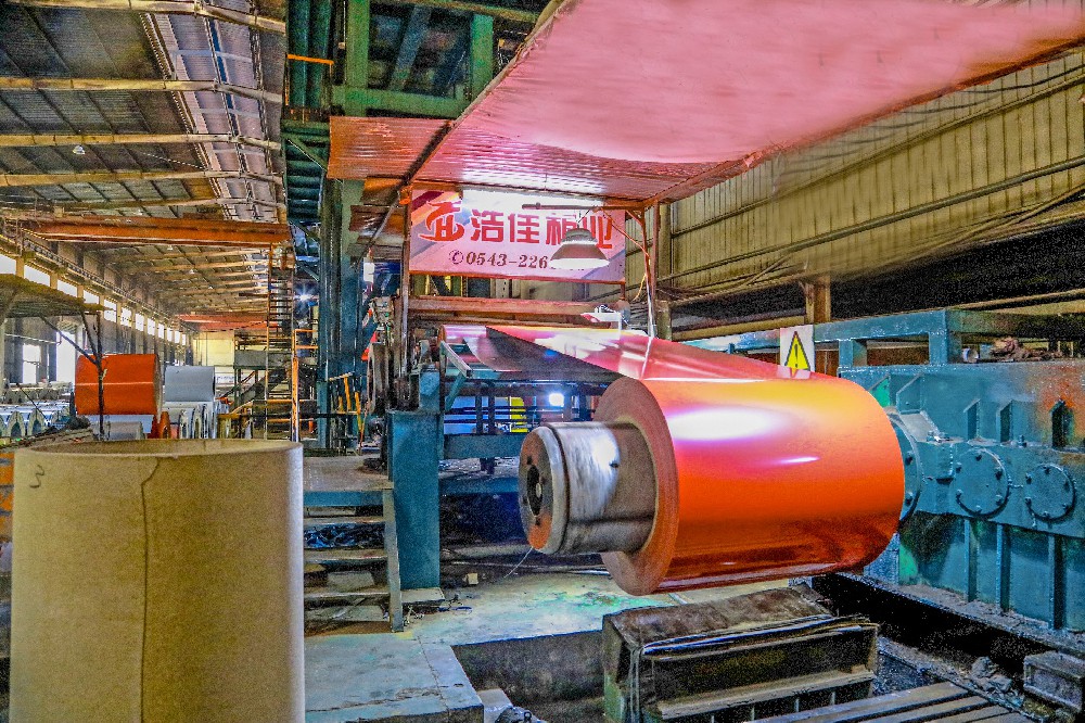 What is the material of the nanothermal insulation plate?
